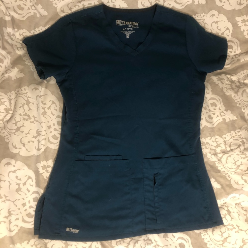 ✨ 2/$20 // Grey’s Anatomy by Barco // Scrub Top